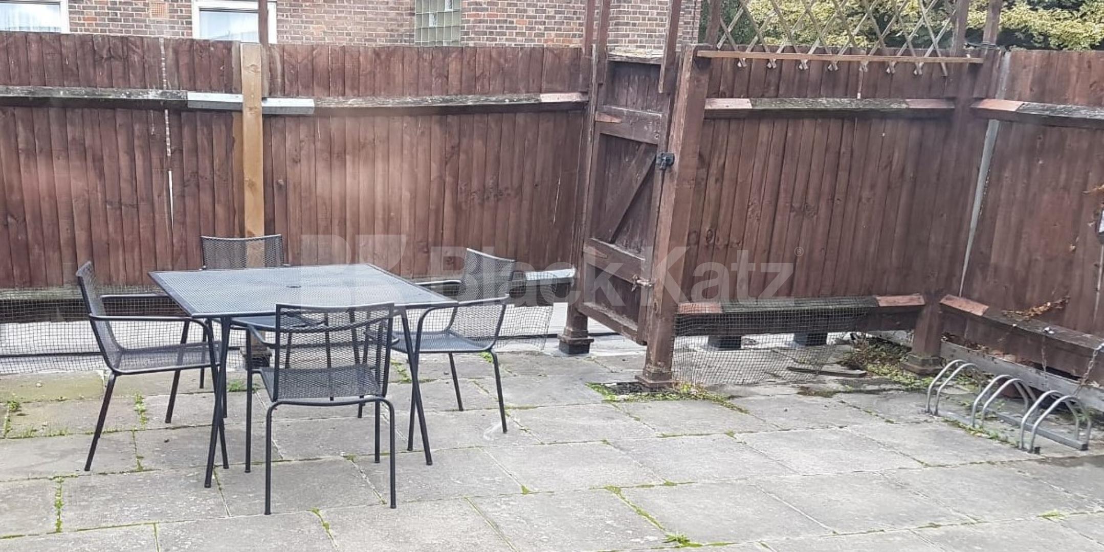 			NEW INSTRUCTION  (Includes water rates and broadband)., 4 Bedroom, 1 bath, 1 reception Maisonette			 Yaldham House Old Kent Road, Borough SE1